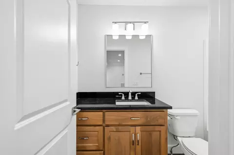 Bath - 1755 W Gaslight Dr, Springfield, MO 65810 photo 6 of 8