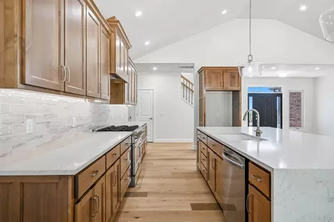 Kitchen - 1755 W Gaslight Dr, Springfield, MO 65810 photo 4 of 7