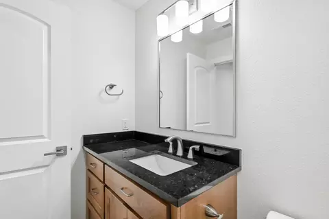 Bath - 1755 W Gaslight Dr, Springfield, MO 65810 photo 7 of 8