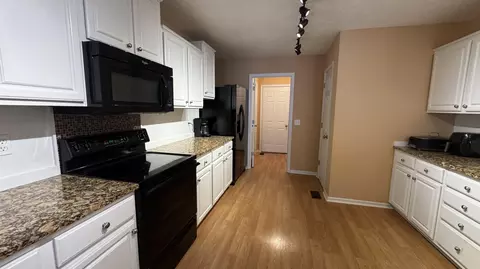 Kitchen - 940 Bradford Ct, Marshfield, MO 65706 photo 1 of 6