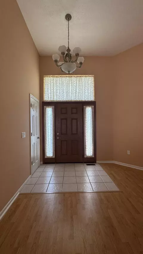 Entry Way - 940 Bradford Ct, Marshfield, MO 65706 photo 2 of 4