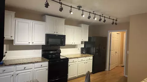 Kitchen - 940 Bradford Ct, Marshfield, MO 65706 photo 3 of 6
