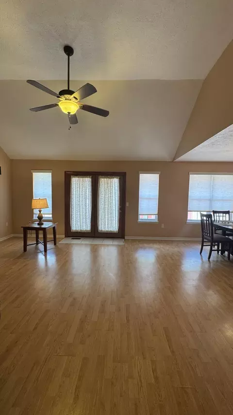 Entry Way - 940 Bradford Ct, Marshfield, MO 65706 photo 3 of 4