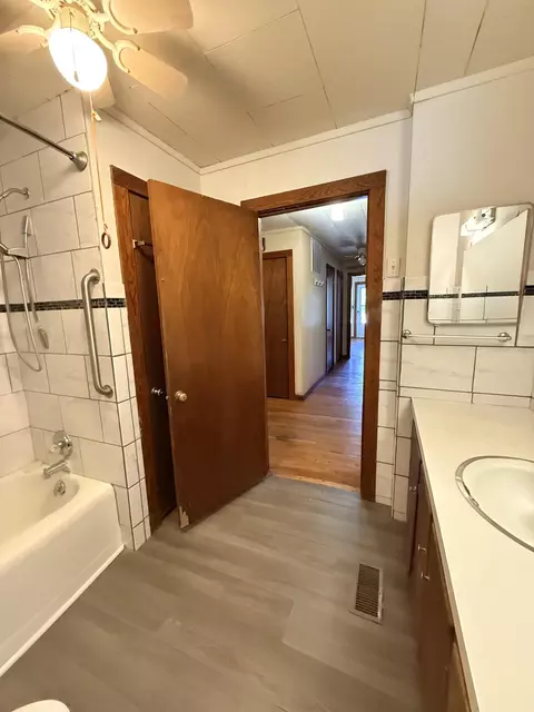 Bath - 17150 3rd St, Winona, MO 65588 photo 4 of 5