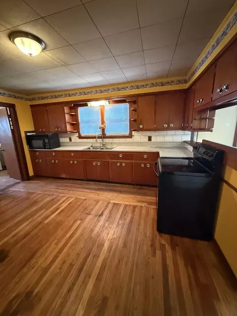 Kitchen - 17150 3rd St, Winona, MO 65588 photo 1 of 2