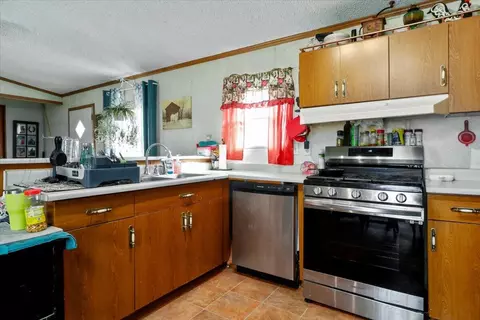 Kitchen - 10139 State Highway Ff, Zanoni, MO 65784 photo 2 of 2