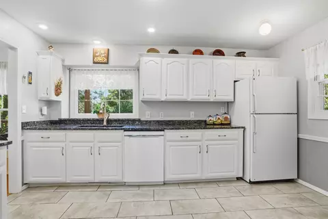 Kitchen - 4307 N Willow Rd, Ozark, MO 65721 photo 1 of 4