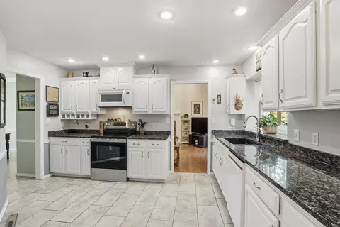 Kitchen - 4307 N Willow Rd, Ozark, MO 65721 photo 3 of 4