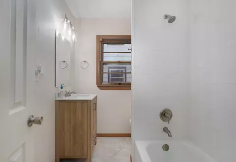 Bath - 1838 S Kimbrough Ave, Springfield, MO 65807 photo 1 of 1