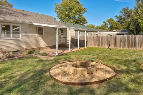 Exterior - 1838 S Kimbrough Ave, Springfield, MO 65807 photo 8 of 9