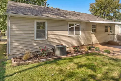 Exterior - 1838 S Kimbrough Ave, Springfield, MO 65807 photo 7 of 9