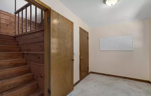 Entry Way - 1838 S Kimbrough Ave, Springfield, MO 65807 photo 2 of 2