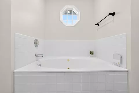 Bath - 509 Willowdale Ct, Nixa, MO 65714 photo 3 of 4