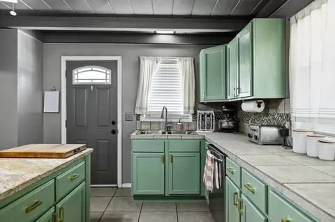 Kitchen - 442 S Prince Ln, Springfield, MO 65802 photo 2 of 3