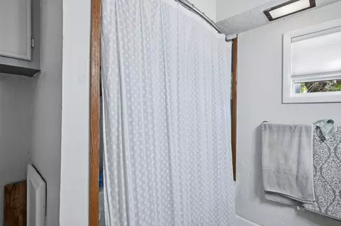 Bath - 442 S Prince Ln, Springfield, MO 65802 photo 2 of 2
