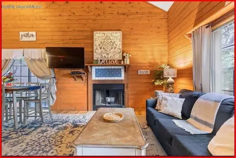 Living - 2 Cabin Ct #2, Branson, MO 65616 photo 1 of 1