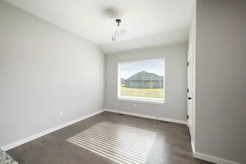 Bedroom - 753 E Penzance Cir, Nixa, MO 65714 photo 2 of 9