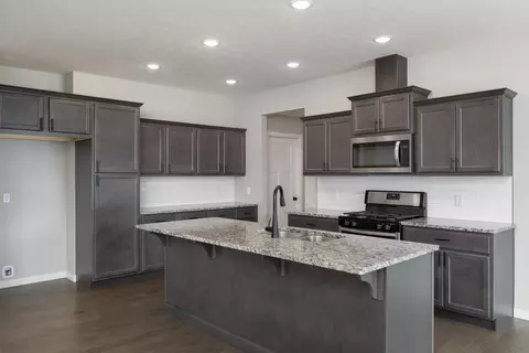 Kitchen - 753 E Penzance Cir, Nixa, MO 65714 photo 4 of 6