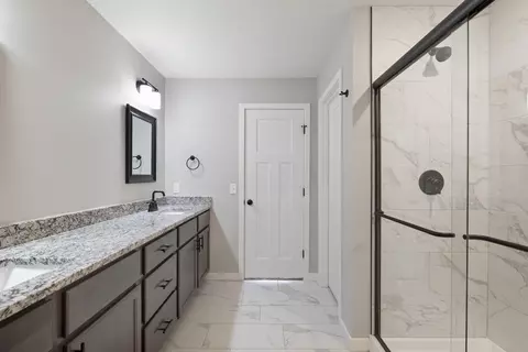 Bath - 753 E Penzance Cir, Nixa, MO 65714 photo 1 of 5