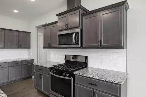 Kitchen - 753 E Penzance Cir, Nixa, MO 65714 photo 5 of 6