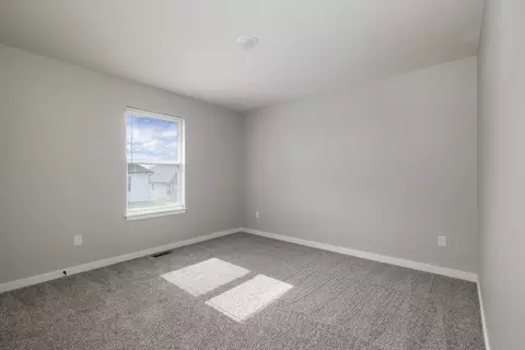 Bedroom - 753 E Penzance Cir, Nixa, MO 65714 photo 4 of 9