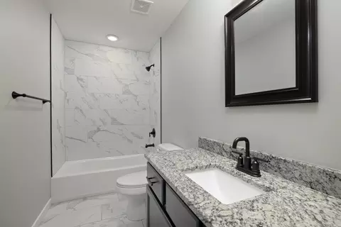 Bath - 753 E Penzance Cir, Nixa, MO 65714 photo 4 of 5