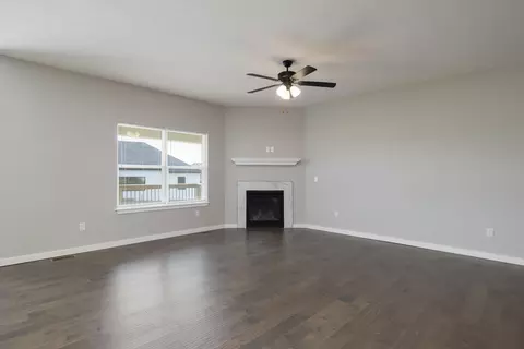 Living - 753 E Penzance Cir, Nixa, MO 65714 photo 2 of 4