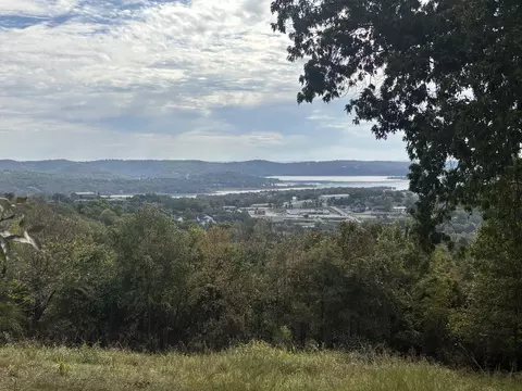 105 James River Rd, Kimberling City, MO 65686