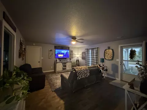 Living - 903 N Alberta St, Buffalo, MO 65622 photo 1 of 2