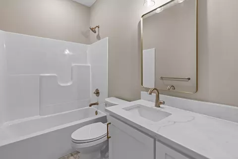Bath - 5786 S Brightwater Trl, Springfield, MO 65810 photo 2 of 5