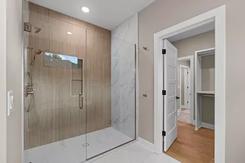 Bath - 5786 S Brightwater Trl, Springfield, MO 65810 photo 4 of 5