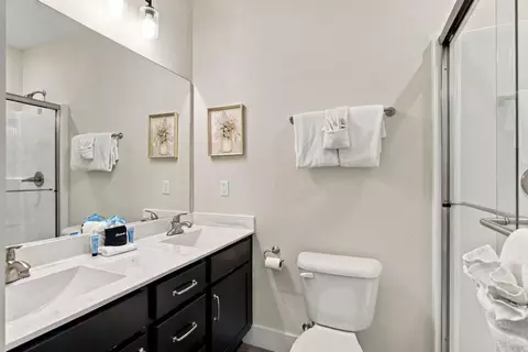 Bath - 107 Chateau Mountain Ln, Branson, MO 65616 photo 1 of 7