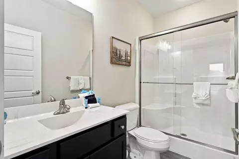 Bath - 107 Chateau Mountain Ln, Branson, MO 65616 photo 4 of 7