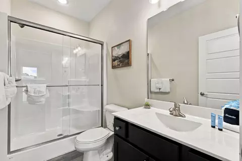 Bath - 107 Chateau Mountain Ln, Branson, MO 65616 photo 3 of 7