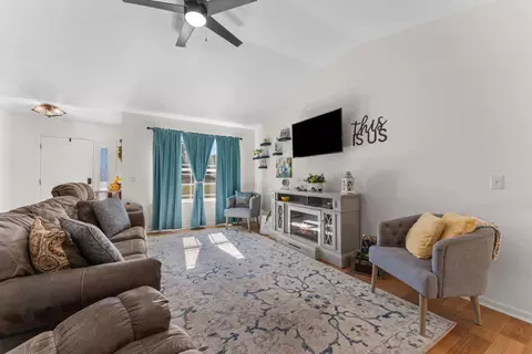 Living - 525 Emory Creek Blvd, Branson, MO 65616 photo 2 of 3