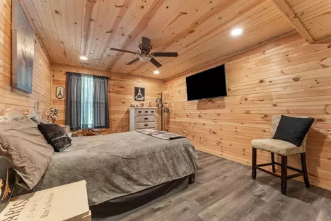 Bedroom - 525 Emory Creek Blvd, Branson, MO 65616 photo 10 of 10