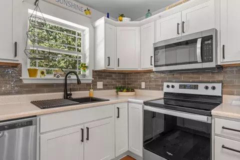 Kitchen - 525 Emory Creek Blvd, Branson, MO 65616 photo 3 of 3