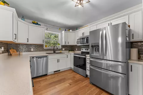 Kitchen - 525 Emory Creek Blvd, Branson, MO 65616 photo 2 of 3