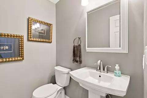 Bath - 2113 S Pin Oak Dr, Springfield, MO 65809 photo 1 of 5