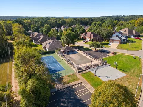View/Area - 2113 S Pin Oak Dr, Springfield, MO 65809 photo 5 of 10