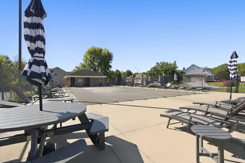 Exterior - 2113 S Pin Oak Dr, Springfield, MO 65809 photo 11 of 14