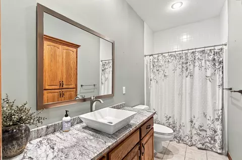 Bath - 2113 S Pin Oak Dr, Springfield, MO 65809 photo 5 of 5