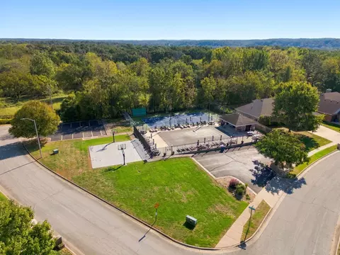 View/Area - 2113 S Pin Oak Dr, Springfield, MO 65809 photo 6 of 10