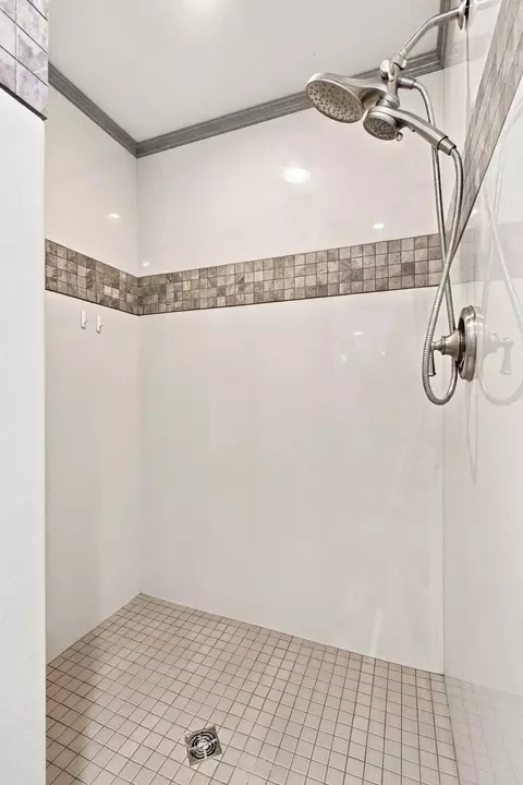 Bath - 2113 S Pin Oak Dr, Springfield, MO 65809 photo 3 of 5