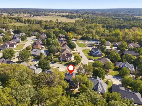 View/Area - 2113 S Pin Oak Dr, Springfield, MO 65809 photo 3 of 10