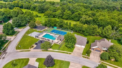 View/Area - 2113 S Pin Oak Dr, Springfield, MO 65809 photo 4 of 10