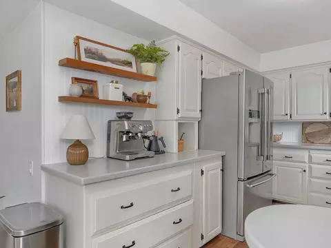 Kitchen - 2364 S Wallis Smith Blvd, Springfield, MO 65804 photo 4 of 5