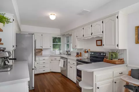 Kitchen - 2364 S Wallis Smith Blvd, Springfield, MO 65804 photo 2 of 5