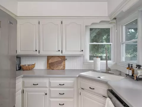 Kitchen - 2364 S Wallis Smith Blvd, Springfield, MO 65804 photo 5 of 5