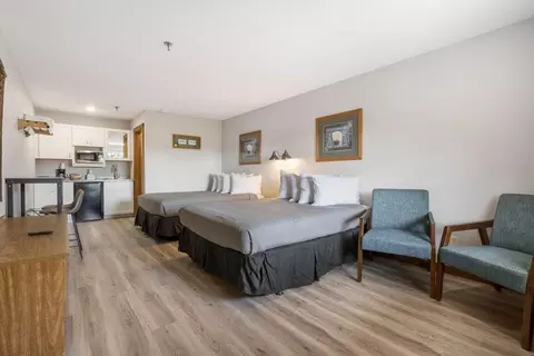 Bedroom - 982 Indian Point Rd #BLOCK OF 5, Branson, MO 65616 photo 3 of 3